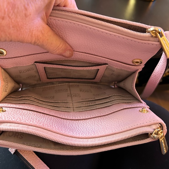 EUC Michael Kors PINK Pebble Crossbody - Picture 6 of 7